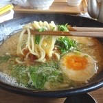 らーめん好きの棟梁  - 豚骨にぼし醤油ラーメン