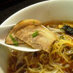 鴨川ラーメン 初代高岡家 - ﾁｬｰｼｭｰは巻きﾊﾞﾗﾁｬｰｼｭｰを小さくｶｯﾄしています