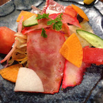 すいば 四条河原町店 - くじらベーコンのサラダ仕立て カラフル！