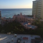 SKY Waikiki - 上から見るピンクパレス