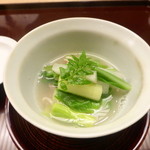 天神橋 青木 - 蛤、ウド、ぎょうじゃにんにくの焚き合わせ