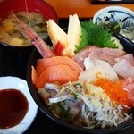 傳 -DEN- - 海鮮丼(ご飯大盛)500円