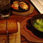 RIGOLETTO　WINE　AND　BAR - 2008/05 Ajillo of Shirimp 小海老のアヒージョ 500円、Garlic Toast ガーリックトースト 300円、Gratin of Eggplant and Mozzarella 米ナスとモッツァレラのグラタン 500円