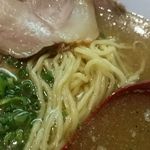 Tantan - 鶏ベースに宗田節の魚介風味がガツンと効いた醤油スープ！麺は中細手もみ風の玉子麺で柔らかくなりにくいタイプ