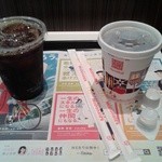 Makudonarudo - アイスコーヒーとコーラ