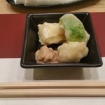 季節料理 成 - カモンベールチーズとアボカドとタラの天ぷら、肝醤油を付けて