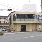 ポテンツァ - R171の京口町交差点に面するベージュの建物の２階