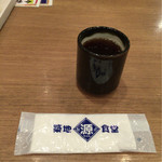 築地食堂 源ちゃん - お茶とオシボリ