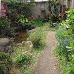 ダン-ドゥ-リオン - この先にやっとお店が見えます。