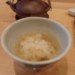 Shintomi Nagumo - 出汁はほうじ茶ベースに昆布