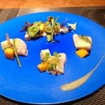 HAL PINOT - チョウザメ。器とのコントラストもいい