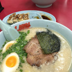 ラーメン山岡家 - プレミアムとんこつラーメン