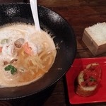 海老のカプチーノビスク＋ブルスケッタ＆削り立てチーズ