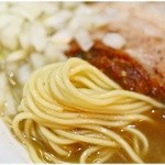 らーめん いのうえ - 低加水の麺、食感がとてもいいです。