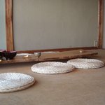 麦とろ童子 - 独特の低いテーブル