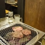 七輪焼肉 安安 - やけてるの！