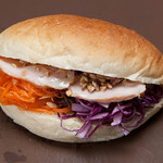 パン屋のオヤジ - キャロットラぺと紫キャベツマリネコッペ