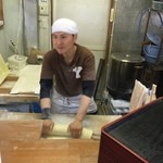 純手打うどん よしや - お迎えは店主の眼光から24/4/2016撮影了解済
