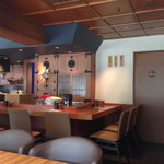 晴京 - シックで落ち着いた店内