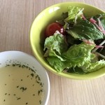 フォトベル カフェ - ランチについてくるスープとサラダ。
スープがとてもおいしかった。