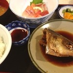 晴快荘 - 刺身定食
            カマ美味しい