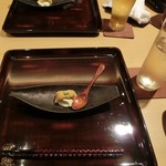 割烹 八彩 - ＜2016／04＞付き出しは、本間の生ウニの豆腐乗せ。ミョウバン不使用。