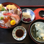 和定食 滝太郎 - 海鮮丼1080円