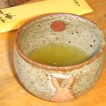 麦とろ童子 - 最後のお茶は「抹茶とほうじ茶のブレンド」