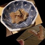 割烹 八彩 - ＜2016／04＞炙り貝柱みそ漬け　500円。松葉に刺してあります。
