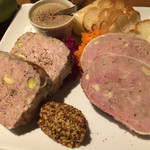 Le Comptoir allant - 冷製アラカルト 3品 1800円 鶏白レバームース、鶏のガランティーヌ、パテドカンパーニュ