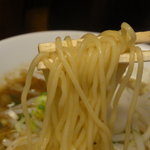 新広島 らーめん 味喜 - 麺は丸い細めの麺ですが、強烈なコシがあります。