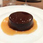 Variante - 201604 ドルチェ：ボネ
      チョコレート風味のプリンのようなデザート。アマレッティという焼き菓子を細かく砕いたものが入っている