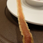 Variante - 201604 パーネ・カラザウはサルデーニャ島伝統の乾燥パン。2枚の極薄生地でプロシュートを挟んでいる