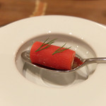 Variante - 201604 トンナートはイタリア・ピエモンテ州の郷土料理のツナマヨソース。皮むき赤パプリカで包んである