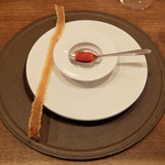 Variante - 201604 一口前菜：パプリカのトンナートとパーネ・カラザウ