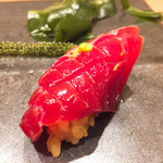 不動前 すし 岩澤 - 赤身の漬けを、カラシで