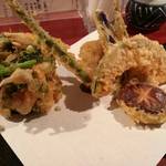 蕎麦切り屋 - 白海老のかき揚げ＋野菜天ぷら。