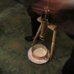 リストランテ パドリーノ・デル・ショーザン - スタッフによるビゴリ（パスタの一種）の絞り出し実演1^^;