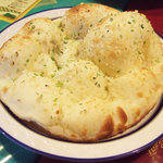 ガラムマサラ - ガーリックナン(420円)