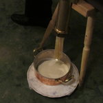 リストランテ パドリーノ・デル・ショーザン - スタッフによるビゴリ（パスタの一種）の絞り出し実演２