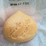 東海菓子店 - 栗きんとん最中。栗の形をしています！