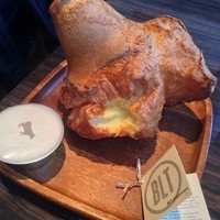 BLT STEAK  ROPPONGI - ポップオーバーというパン