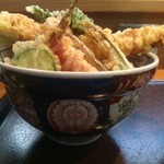 Fuji Kyou - 穴子一本揚げは丼ぶりから当然はみ出ています(笑)【料理】