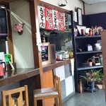 いっきゅう - テーブル席から店内を見渡す。