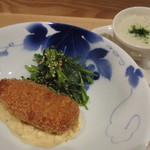 小料理 すず乃 - 大きくなった海老フライとコンソメスープ