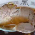 ひかり食堂 - チャーシューは標準サイズのが２枚硬すぎず、柔らかすぎずちょうどいい硬さでした。