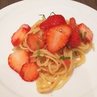 ダルマット 六本木ヒルズ店 - 季節のフルーツの冷製パスタ(イチゴ)