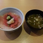 目利きの銀次 - マグロの二色丼味噌汁付き620円