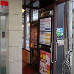 HUB - 1F入口（ここから階段を降ります）