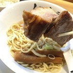人類みな麺類 - らーめんmacro(800円)チャーシューリフト